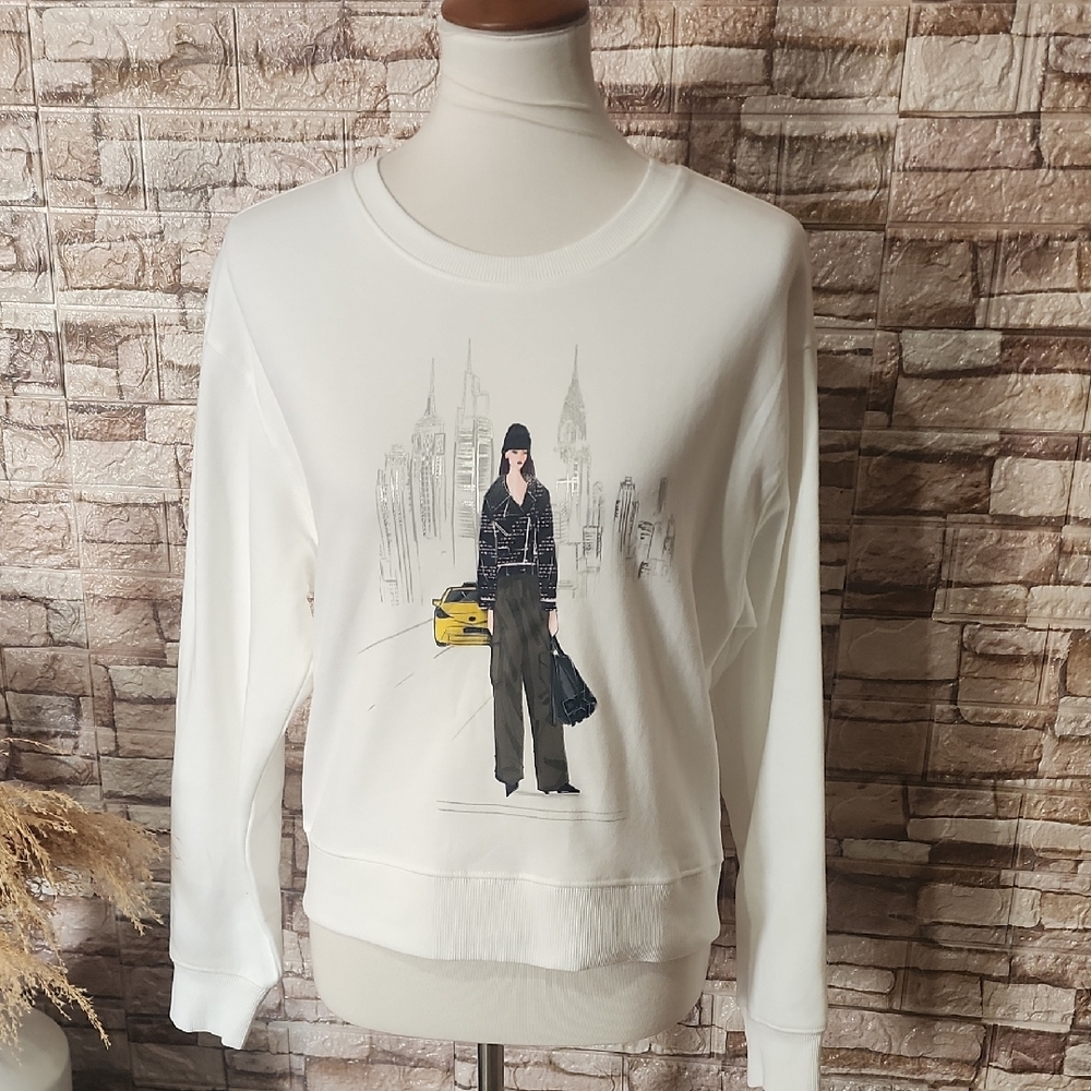 DKNY Brand New Stylish White Graphic Sweatshirt